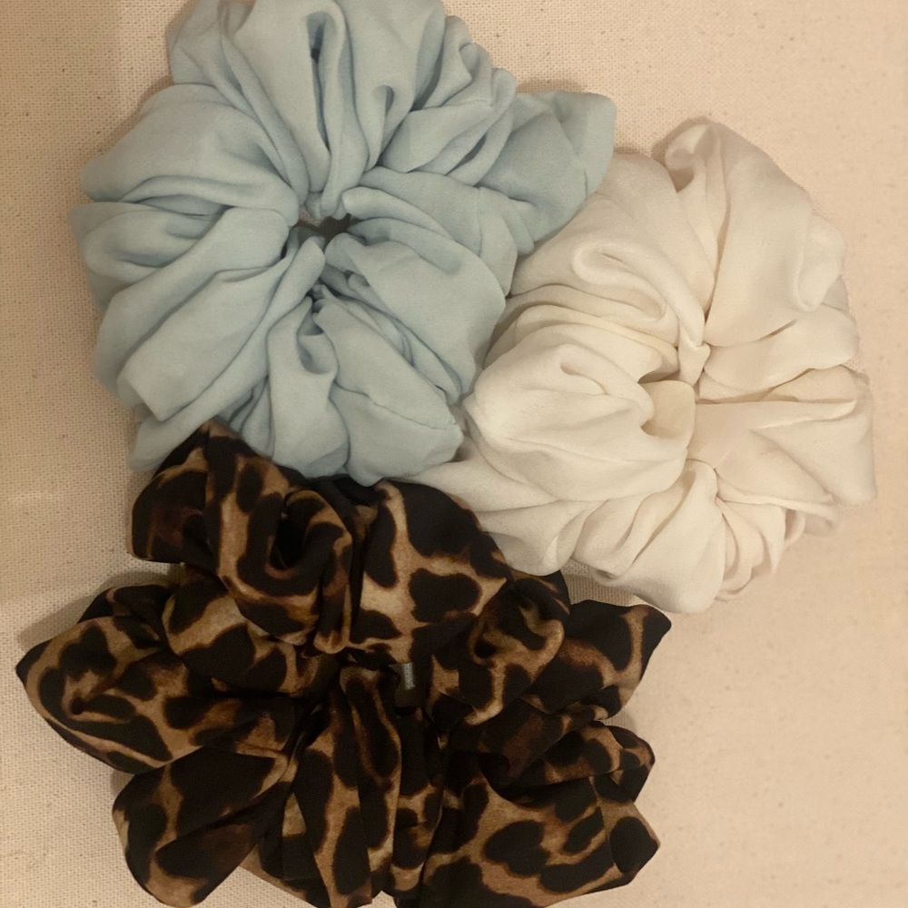 3 jumbo scrunches